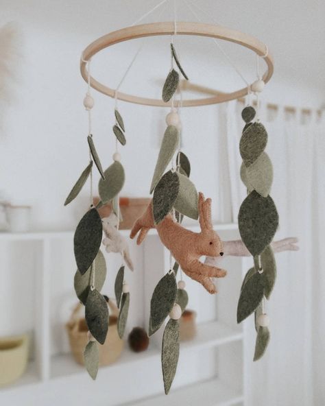 Forest Nursery Girl, Woodland Animals Mobile, Forest Mobile Nursery, Nursery Ideas Girl, Neutral Nursery Design, Natural Mobile, Forest Baby Nursery, Fox Mobile Nursery, Gender Neutral Woodland Nursery