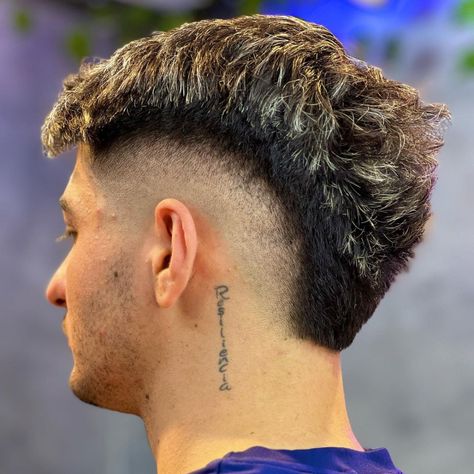 Stylish Burst Fade Haircuts For The Modern Man – Beard Beasts Burst Mullet, Fade Mullet Haircut, Low Burst Fade, Burst Fade Haircut, Men Short Hair Fade, Mullet Man, Mullet Short, Fade Mullet, Fade Mohawk