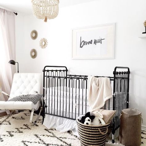 the_forestfern      stylingbolaget      marzena.marideko      quentinandco      justinablakeney      laybabylay      designbydad      min... Baby In Crib, Black Crib, Contemporary Nursery, Black Nursery, Children's Bedroom Ideas, Classic Nursery, Joy Baby, Modern Crib, White Nursery