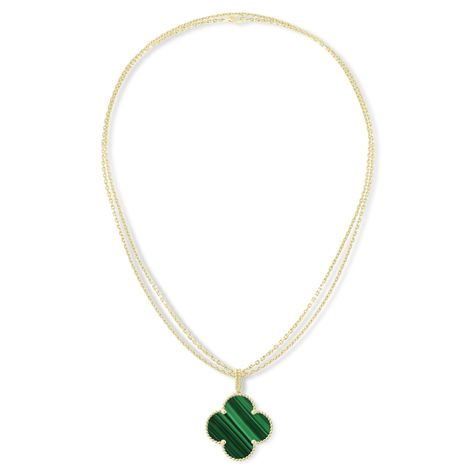 Magic Alhambra long necklace, 1 motif - Van Cleef & Arpels Van Cleef And Arpels Jewelry, Van Cleef & Arpels, Van Cleef And Arpels, Daily Jewelry, Necklace Green, Van Cleef Arpels, Chic Jewelry, Green Necklace, Van Cleef