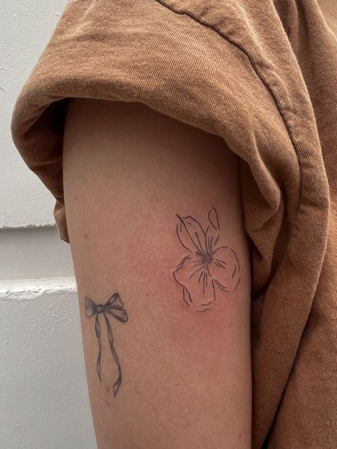 Hibiscus Lower Back Tattoo, Hibiscus Branch Tattoo, Chinese Hibiscus Tattoo, Dainty Hibiscus Tattoo, Bauhinia Flower Tattoo, Hibiscus Syriacus Tattoo, Hibiscus Tattoo Simple, Gumamela Flower Tattoo, Flower Dainty Tattoo