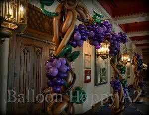 Italy Theme Party, Wine Ideas, Balloon Frame, Wine And Cheese Party, Classroom Art Projects, Cheese Party, Diy Balloon Decorations, Giant Tree, Fruit Decorations