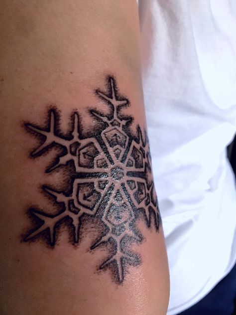 Snowflake Hand Tattoo, Snowflake Tattoo, Winter Tattoo, Snow Flake Tattoo, Nice Tattoos, Christmas Tattoo, Tattoo Arm, Snow Flake, White Snowflake