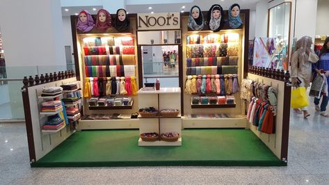 All variety hijab and ScArF Hijab Display Ideas, Hijab Store Design, Rak Hijab, Craft Booth Design, Pet Store Ideas, Community House, Hijab Store, Honey Shop, Store Design Boutique