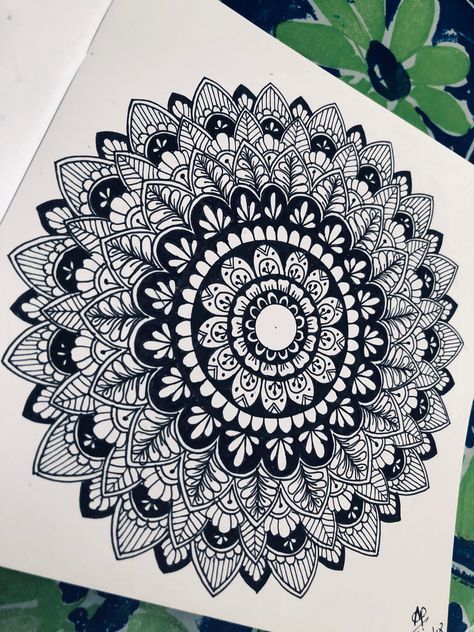 Black and white Mandala design. Zentangle doodles. Free hand mandala pattern. Free Hand Drawing Design Art, Detailed Mandala Drawing, Free Hand Mandala, Mandala Drawing Full Page, Mandala Art Black And White, Attractive Mandala Art, Hand Mandala, Black And White Mandela Patterns, Full Page Mandala Art Colourful