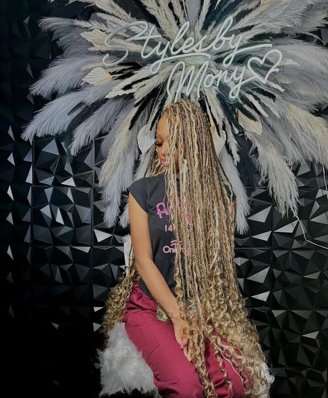 Mixed Blonde Boho Knotless Braids, Blonde Braid Hairstyles, Nigeria Hairstyles, Blonde Boho Knotless Braids, Blonde Boho Braids, Hair Thread, Bohemian Braided Hair, Black Girls Hairstyles Weave, Boho Braided Hairstyles