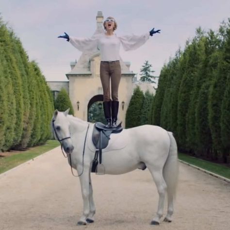 Taylor’s ‘Blank Space’ Horses Nab First Profile -- Vulture Blank Space Taylor Swift, Blank Space Taylor, Taylor Swift Music Videos, Space Music, Taylor Swift New, Space Outfit, Taylor Swift Web, Taylor Swift Music, Taylor Swift Outfits