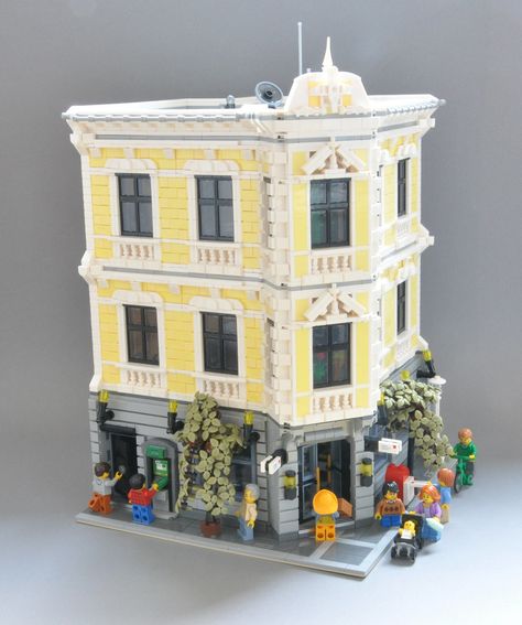 Lego Modular Buildings Moc, Lego Post Office, Lego Modular Moc, Lego Town Ideas, Office Lego, Lego Modular Buildings, Lego Cities, Lego Police Station, Corner Apartment