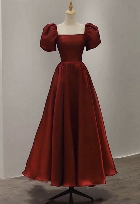 Princess Simple Dress, Satin Material Dress Ideas, Gown Models For Women, Christmas Frocks For Women, Formal Simple Dress, Long Frocks For Women Party Wear, Gorget Dress Design, Party Frocks For Women, Pretty Dresses Elegant