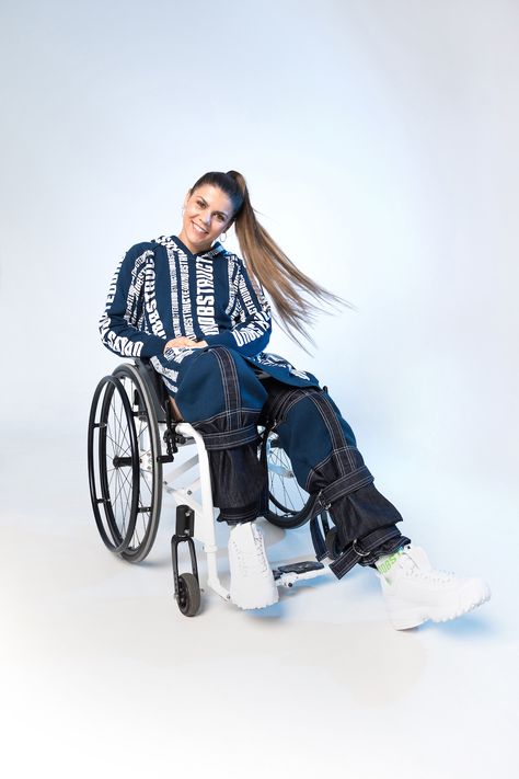 Disabilities Drawing, Wheelchair Pose Reference, Wheelchair Portraits Photography, Wheelchair Photoshoot, Wheelchair Poses Photography, Disabled Models, Wheelchair Futuristic, Wheelchair Photography, People Cutout