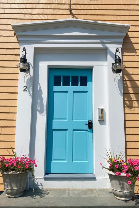 Teal Door Front Door Yellow House, Colorful Front Doors, Summer Aesthetic Bright, Colorful Front Door Ideas, Teal Front Door, Colorful Front Door, Front Door Color Ideas, Bold Front Door Colors, Flowers Front Door