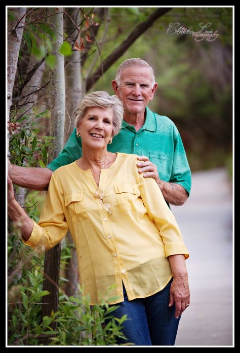 Anniversary Poses, Old Couple Photography, Older Couple Poses, Older Couple Photography, Grandparents Photography, Anniversary Portraits, Cute Old Couples, Older Couple, Twentynine Palms