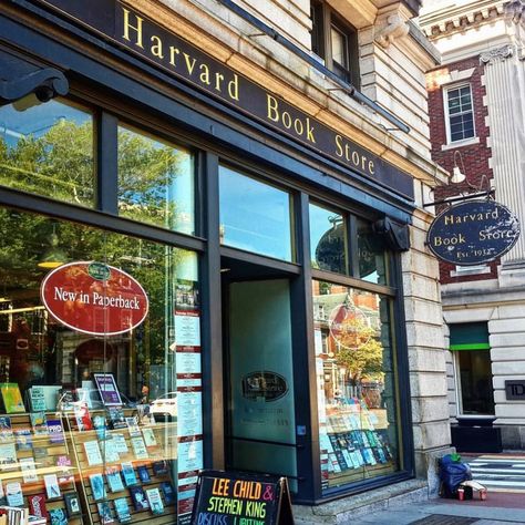 Boston bookshop — the iconic Harvard Book Store! Boston Bookshop, Boston Bookstores, Harvard Bookstore, Massachusetts Travel, Bookstore Cafe, Book Stores, Book Store, Stephen King, Spring Break