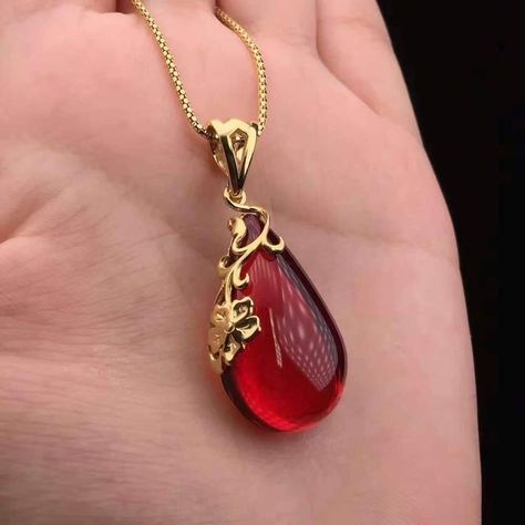 Pretty Jewelry Necklaces, Gold Pendant Jewelry, Beaded Jewels, Magical Jewelry, Classy Jewelry, Jewelry Lookbook, Fancy Jewelry, Jade Jewelry, Fantasy Jewelry