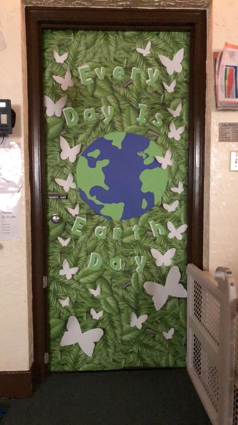 Earth Day Door Decorations Classroom, Earth Day Classroom Door, Earth Day Display, Earth Day Decorations, Decorate Classroom, Classroom Door Decor, Earth Week, Earth Day Activities, Spring Boards