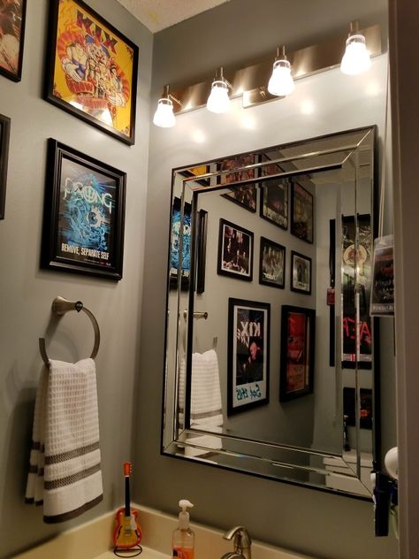 Rock & Roll bathroom decor Simple Black Bathroom Decor, Music Themed Bathroom Ideas, Rock N Roll Decor Interior Design, Rock N Roll House Decor, Mens Apartment Bathroom Ideas, Rock And Roll Bathroom Ideas, Rockstar Bathroom Decor, Grunge Bathroom Decor, Rock N Roll Bathroom Ideas