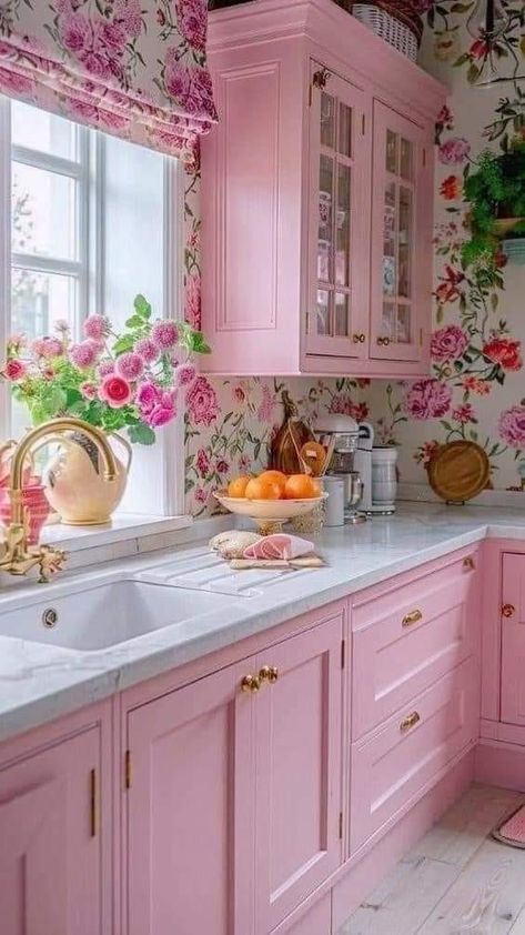 Pink French Country Kitchen, Pink Grandma Aesthetic, Girly House, Cocina Shabby Chic, Dekor Diy, Cottage Kitchens, Pink Kitchen, Chic Kitchen, Shabby Chic Kitchen