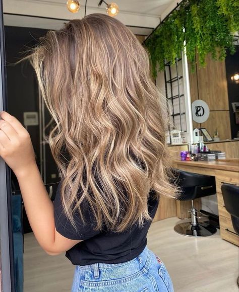 Brunette Hair With Highlights, Dirty Blonde Hair, Honey Blonde Hair, Brown Hair Balayage, Blonde Hair Inspiration, Balayage Hair Blonde, Brown Blonde Hair, Hair Inspiration Color, Hair Inspo Color