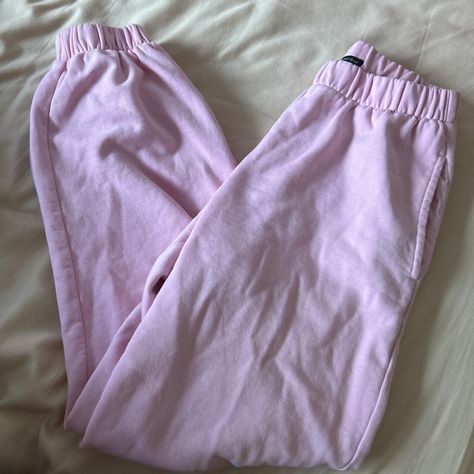 Pink Sweatpants Aesthetic, Brandy Melville Sweatpants, Rosa Sweatpants, Brandy Melville Pants, Pink Sweatpants, Bubble Gum Pink, Pink Pants, Bubblegum Pink, Bubble Gum