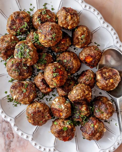 Healthy Beef Meatball Recipe, Healthy Meatballs Beef, Healthy Beef Meatballs, Beef Meatball Recipes, Recipes With Feta, Feta Meatballs, Meatballs Beef, Oven Meatballs, Baked Meatball Recipe