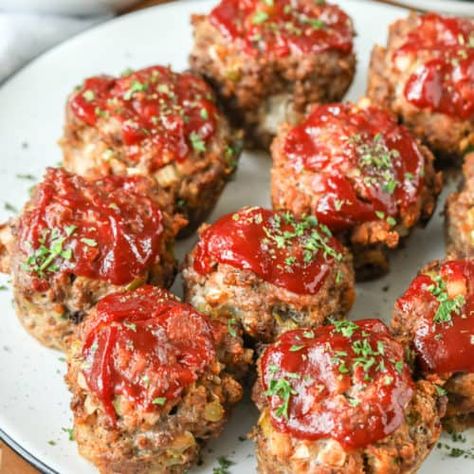 Meatloaf Muffins - Spend With Pennies Easy Meatloaf Muffins, Muffin Tin Meatloaf, Meatloaf Muffins Recipe, Mini Meatloaf Muffins, Savory Meatloaf, Tasty Meatloaf Recipe, Mini Meatloaf Recipes, Meatloaf Topping, Mini Meatloaf