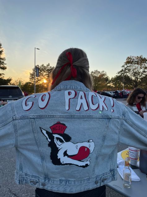 NC State football painted jean jacket #football #tailgateoutfit #collegegameday #paint #ncsu #wolfpack #vintage #fallfootball Nc State Outfits, Nc State University Aesthetic, Nc State Gameday Outfit, Nc State Aesthetic, Jean Jacket Football, Ncsu Wolfpack, Nc State Football, Painted Jean Jacket, Gameday Fits