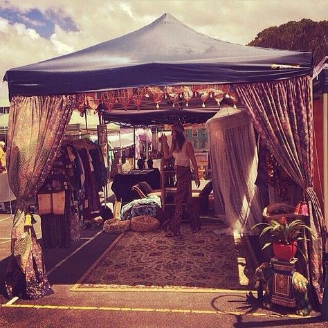 Flea Market Stand Ideas, Bohemian Market Stall, Tarot Booth Ideas, Boho Booth Ideas, Bohemian Tent Ideas, Retro Booth Display, Tarot Vendor Booth, Boho Booth Display Flea Markets, Music Festival Vendor Booth Ideas