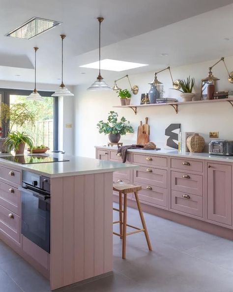 Kitchen Colours, Pastel Kitchen, Kitchen Colour Schemes, Pink Kitchen, Kitchen Color, Bespoke Kitchens, Kitchen Inspo, Kitchen Colors, Beautiful Kitchens