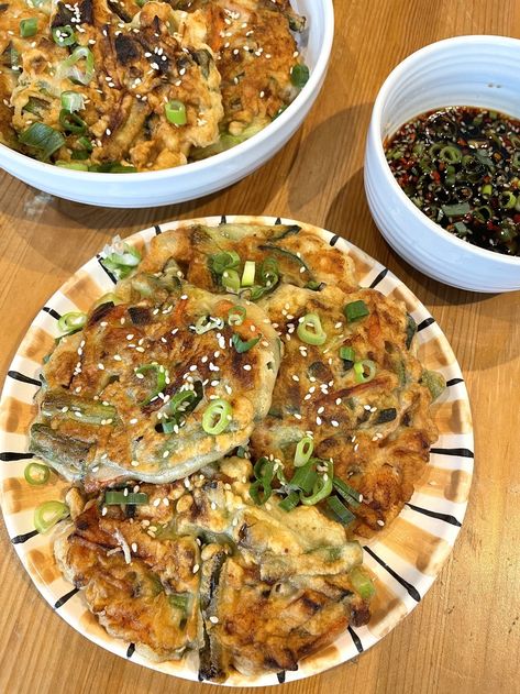 Korean Prawn and Spring Onion Pancake — katfewd Spring Onion Pancake, Korean Chili Flakes, Onion Pancake, Chopped Carrots, Asian Flavors, Pancake Batter, Spring Onion, 2 Eggs, 4 Ingredients