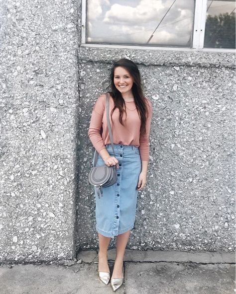 I'm completely in love with this denim skirt! It's a stretchy material, so it's very comfortable and it's currently on sale. it also fits true to size if you're curious. I'll put the direct link to the skirt in my bio and you can find the rest of the outfit details here http://liketk.it/2psXq I hope you all are having a fantastic day!! @liketoknow.it #liketkit Classy Skirt Outfits, Rok Denim, Classy Skirts, Pentecostal Fashion, Denim Skirt Outfits, Apostolic Fashion, Rock Outfit, Trendy Skirts, Ținută Casual