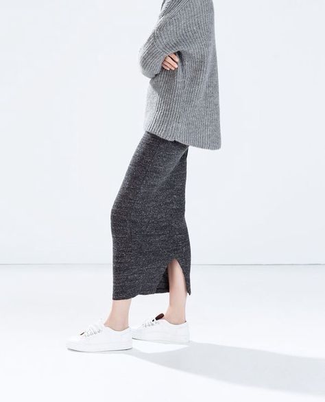 Minimal + Chic | @codeplusform Grey Skirt, Sneakers Fashion Outfits, Estilo Hippie, Minimal Classic, Minimal Chic, Gray Sweater, Casual Chic Style, 가을 패션, Fashion Mode