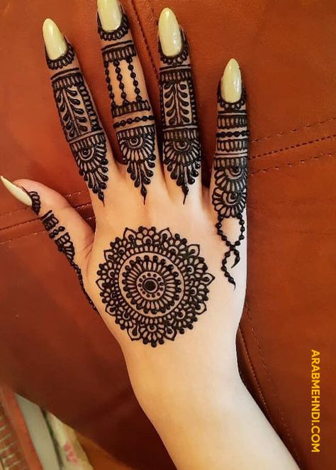 50 Gol Tikki Mehndi Design (Henna Design) - October 2019 Gol Tikki Mehndi Design, Tikki Mehndi Design, Tikki Mehndi, Henne Tattoo, Finger Henna Designs, Designs Mehndi, Design Mehndi, Henna Tattoo Designs Hand, Henna Art Designs