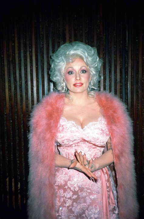 Dolly Parton Music, Dolly Parton Costume, Dolly Parton Pictures, 1980 Fashion, Cowgirl Costume, 9 To 5, Hello Dolly, Dolly Parton, Shakira