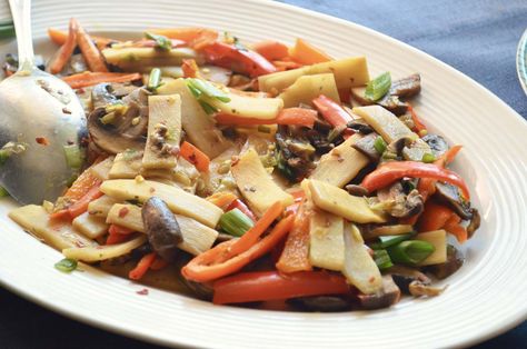 Bamboo Shoot Stir Fry Recipe is prepared from the stemmed out bamboo shoots beside the bamboo plant. They are consumed largely in Asian countries. This stir fry recipe is a simple recipe that can be prepared on a weekday for dinner or packed away for lunch boxes. Serve Bamboo Shoot Stir Fry Recipe with phulka or as a side dish with rice and sambar. Did you know: Researches show that the bamboo shoot is low in calories (20 cal in 100 grams) and sugar (2.5 g in 100 grams). It is low in... Bamboo Recipe, Stir Fry Green Beans, Bamboo Food, Bamboo Shoot, Stir Fry Recipe, Bamboo Plant, Clam Recipes, Dried Vegetables, Bamboo Shoots