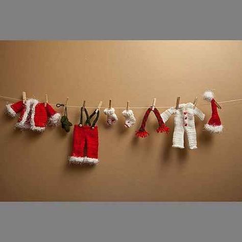 Felt Christmas Decorations, Christmas Clothes, Christmas Knitting Patterns, Diy Christmas Decorations Easy, Easy Christmas Diy, Miniature Christmas, Christmas Makes, Noel Christmas, Felt Christmas