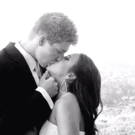 It's so sweet how he is holding her chin :) Reverse Kiss Wedding Photo, Groom Kissing Brides Forehead, Wedding Kiss From Behind, Wedding Photos Dip Kiss, Bride Hugging Groom From Behind, Chin Up, Couple Photoshoot, Couples Photos, Wedding Picture