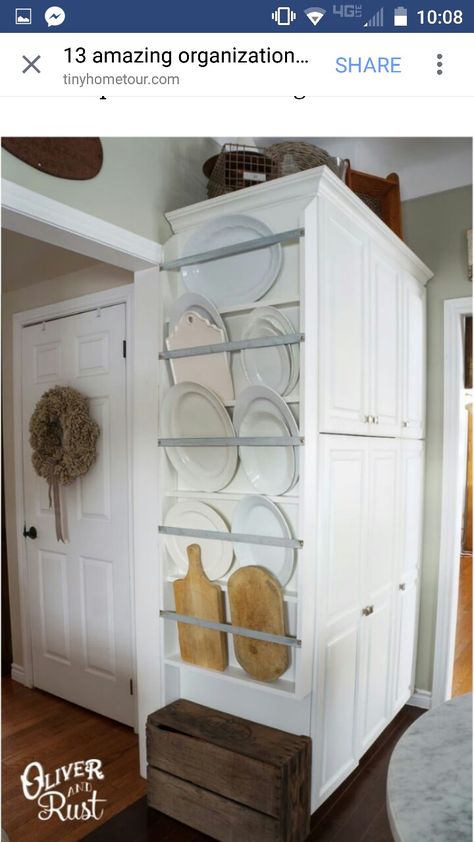 Diy Plate Rack, Elegant Kitchen Design, Small Kitchen Storage, Plate Racks, Kitchen Storage Solutions, Elegant Kitchens, Interior Modern, Storage Hacks, Tiny Kitchen