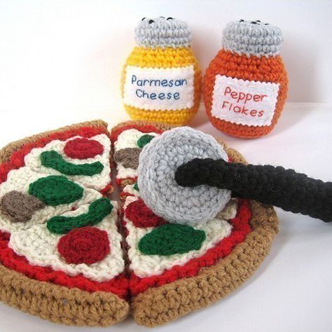 Crochet Pizza, Food Crochet Pattern, Play Food Crochet, Crocheted Food, Food Crochet, Food Pizza, Food Patterns, Crochet Food, Crochet Kitchen