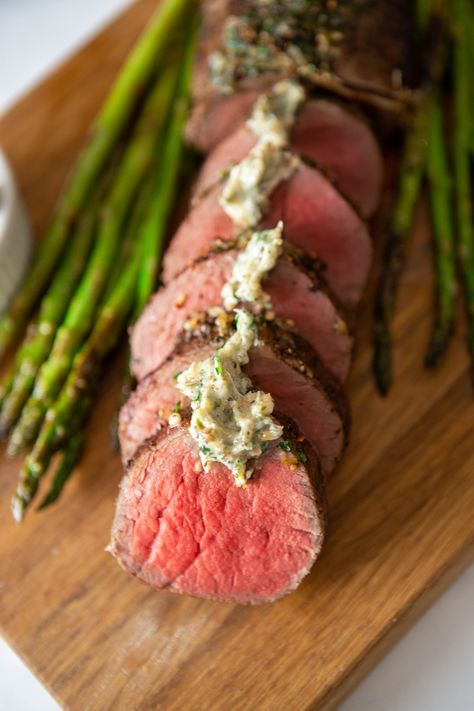 The Chateaubriand You Can Make At Home 🤩 Recipe made in collaboration with @keithkamikawa! Creamy Beef Stroganoff Recipe, Skewers Recipes, Beef Tenderloin Roast Recipes, Beef Tenderloin Recipes, Roasted Beef, Cooking Roast Beef, Beef Tenderloin Roast, Dinner Then Dessert, Mongolian Beef Recipes