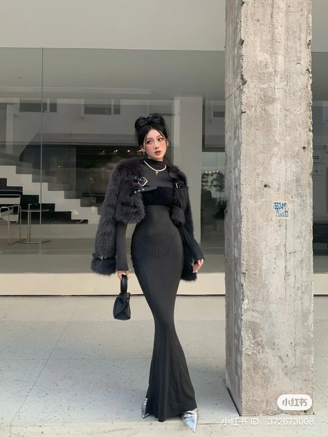 Alt Classy Outfits, Dark Feminine Outfits Formal, Long Formal Dresses Classy, Inferno Lady Style, Dark Wave Outfit, Mafia Dress Outfit, Mafia Woman Outfits, V Line Women, Chic Style Outfits Classy