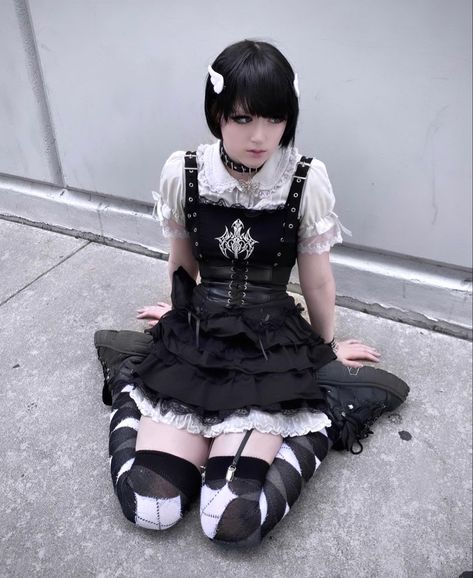 Goth Japanese Fashion, Bedroom Kawaii, Alternative Tiktok, Tiktok Egirl, Person Reference, Harajuku Outfit, Kuromi Outfit, Pastel Goth Style, Harajuku Fashion Kawaii