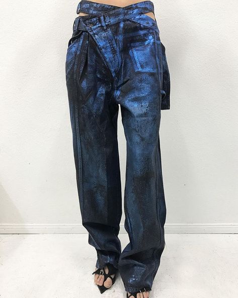 Back in stock! Metallic oversized denim pants ⇡ Oversized Denim Pants, Denim Pants Design, 2000s Punk Aesthetic, Outfit Retro, Oversized Pants, Denim Projects, Custom Jeans, Blue Denim Pants, Y Project