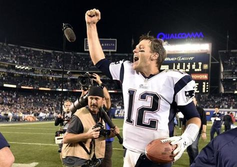 Ever wondered how Patriot's star quarterback Tom Brady has dominated in football for the past 15 seasons? Check out this superbowl winner's health regimen here Tom Brady And Gisele, England Sports, Nfl Football Games, Tampa Bay Bucs, New England Patriots Football, Patriots Fans, Patriots Football, San Diego Chargers, Gisele Bundchen