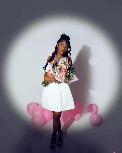 🩷16th birthday pictures 😍🔥‼️ Sweet Sixteen Photo Ideas, Birthday Photo Shoot Outfit Ideas, Sweet 16 Photoshoot Poses, Birthday Photoshoot 16, 16th Birthday Pictures, 15 Birthday Photoshoot Ideas, 14th Birthday Photoshoot Ideas, 16th Birthday Photoshoot Ideas, 16th Birthday Photoshoot