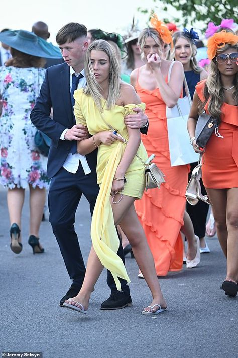 Ladies Day-to-Night! Racegoers look worse for wear as they stagger home from the third day of Ascot | Daily Mail Online Yellow Races Outfit, Ladies Day Races Outfit, Ladies Race Day Outfits, Royal Ascot Fashion Classy, Royal Ascot Ladies Day Outfits, Races Day Outfits, Royal Ascot Dress, Ascot Hairstyles, Horse Race Day Outfits