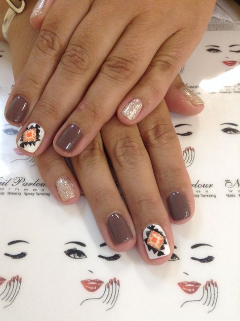 Neutral Aztec mani with sparkles Nail Parlour, Nail Art Pictures, Nail Art Summer, Summer Nail, Summer Nails, Nail Art, Sparkle, Nails, Beauty