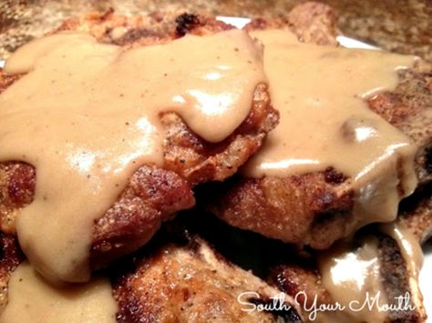 Nobody does pork chops like the South. Keep your applesauce, we'll be over here with our creamy, del Pan Fried Pork Chops With Gravy, Country Fried Pork Chops, Nachos Cheese, Decadent Recipes, South Your Mouth, Pork Dinners, Weekend Recipes, Pan Gravy, Pork Chops And Gravy