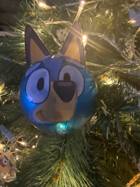 Bluey Ornaments Diy, Christmas Bauble, Ornaments Diy, Diy Christmas, Sonic The Hedgehog, Christmas Diy, Christmas Bulbs, Christmas, Fictional Characters