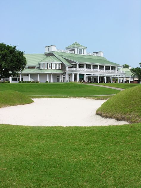 Country Club Building, Country Club Pool Aesthetic, Country Club Pool, Tsitp Dr, Wilmington Beach, Country Club Aesthetic, Club Vibes, Girls Beach Trip, Club Aesthetic