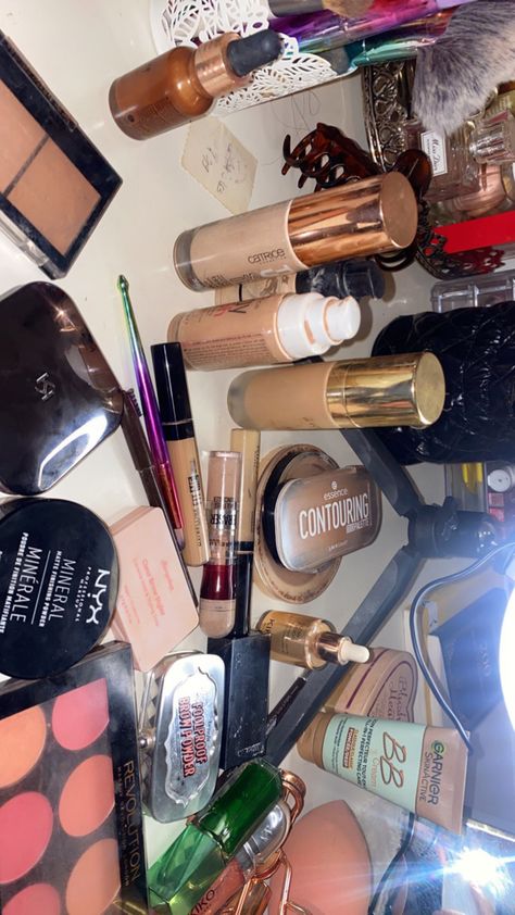 Makeup Beauty Room, Makeup Collection Goals, Expensive Makeup, Essence Makeup, Makeup Is Life, Eye Makeup Pictures, Shower Skin Care, Beauty Natural Products, Makeup Needs